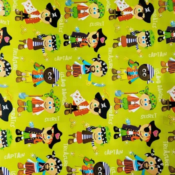 Obraz Balicí papír pirát zelený na dárky 57cm x 2 metry