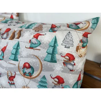 Vánoční dekorace Podpěrová s.r.o. Vánoční polštář SKŘÍTCI A STROMEČKY 40x40 cm BAVLNA N