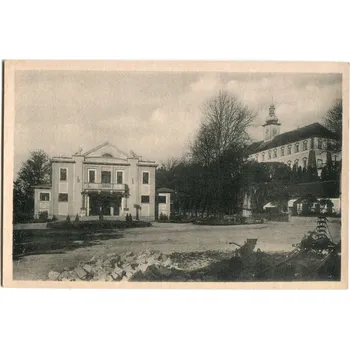 Visací zámek KYŠPERK. Zámek - Městské divadlo.