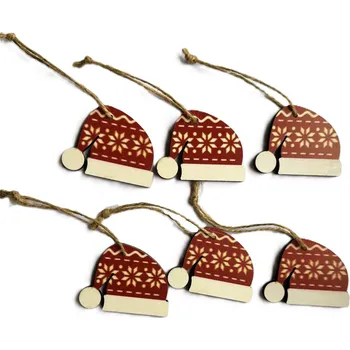 Vánoční dekorace Dřevěná vánoční čepice závěsná - červená, 5 cm