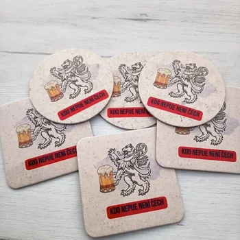 Podtácek Podtácek s českým lvem a pivem – "Kdo nepije není Čech" hranatý