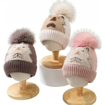 Čepice ČEPICE pro holčičky KAPYBARA zimní teplá s bambulí na zimu