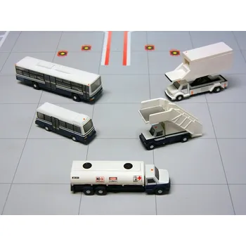 Plastikový model 1:200 Airport Service Vehicles (5 pcs)