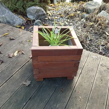 Dřevěný truhlík 40x40 Vladeko