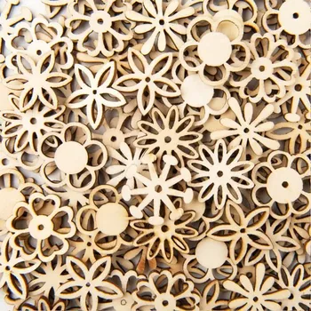 kreativní sada Směs dřevěných výřezů s motivem kytek 10ks