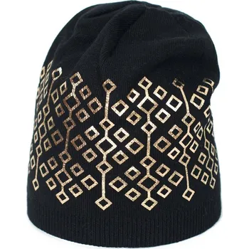 Čepice Černá čepice se zlatou ozdobou