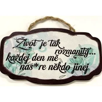 Bondecor Dřevěná dekorace "Život je tak rozmanitý... každej den mě nas*re někdo jinej" 18x10cm