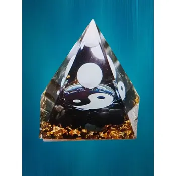 Orgonitová pyramida - energetický generátor s kuličkou bílého jadeitu a symbolem JIN JANG (ÚŽASNÁ ČERNOBÍLÁ PYRAMIDA)