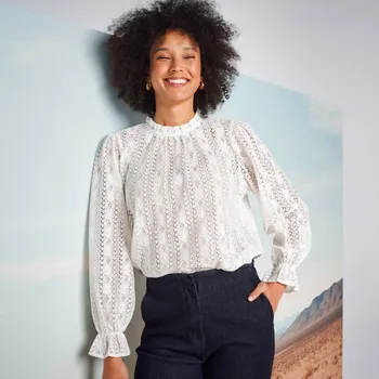 Dámská halenka Jednobarevná krajková halenka se stojáčkem režná 44