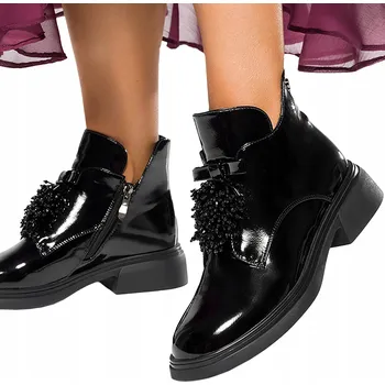 Dámská zimní obuv DÁMSKÉ KOTNÍKOVÉ BOTY ČERNÉ LAKOVANÉ NA ŠIROKÉM PODPATKU MÓDNÍ VÝŘEZY vel. 38