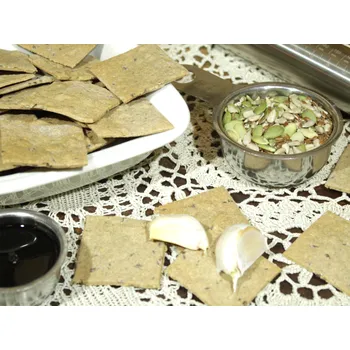 Slaná pochutina Česnekové pohankové krekry, 100 g