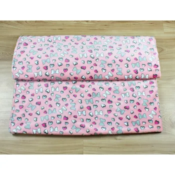 Obraz Deka MINKY POLAR vzor kokardki na różowym tle 150x200cm