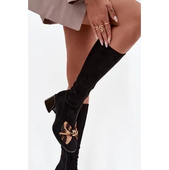 Dámské kozačky Dámské kozačky na klínku s ozdobnou mašlí D&A JC52-828 Barva: Černá, Velikost: 37