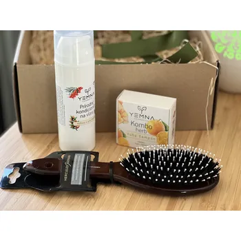 Kosmetická sada NATUBEA | Dárkový balíček: YEMNA + KARTÁČ | Tuhý šampon Kombo Herb 55 g + Kondicionér 50 ml + Kartáč plochý L 9045