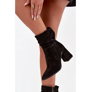 Dámské kozačky Kozačky z přírodního nubuku vyhřívané na podpatku s mačkáním Zazoo 4216 Barva: Černá, Velikost: 39