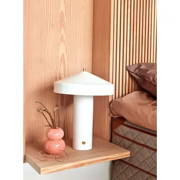 Lampička Stolní lampa HATTO s nastavitelnou bílou barvou OYOY LIVING DESIGN