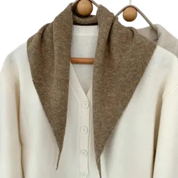 Šála Dámská šála trojúhelníkový tvar Jednobarevná hřejivá šála z polyesteru vlny akrylu viskózy a nylonu Elegantní podzimní a zimní doplněk khaki