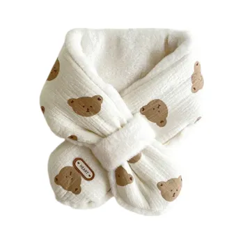 Šála Dětská plyšová šála 75 x 9 cm Roztomilý medvídkový vzor Měkký hřejivý doplněk pro chlapce i dívky Pohodlná zimní šála s jemným motivem pro každodenní nošení bílá