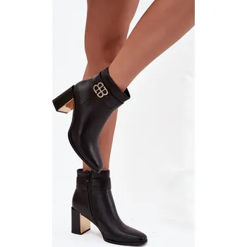 Dámské kozačky Boto Dámské kotníkové boty na podpatku s páskem a zlatým detailem Galinne Barva: Černá, Velikost: 39