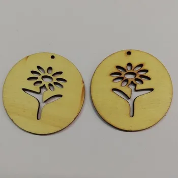 Dřevěný výsek pro tvorbu náušnic kolečko květina 5cm - 2 ks v balení