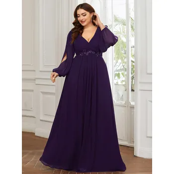 Dámské šaty Dlouhé šaty s obálkovým výstřihem a průstřihy na rukávech Barva: Fialová, Velikost: 7XL