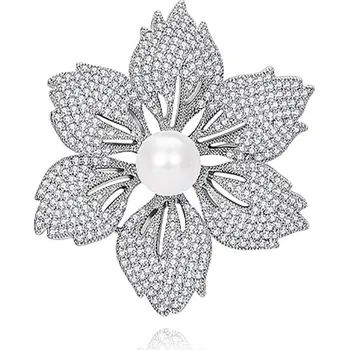 Brož Éternelle Brož ve tvaru květu Lysandra - bílá perla, zirkony B8170-20242362 Stříbrná Bílá