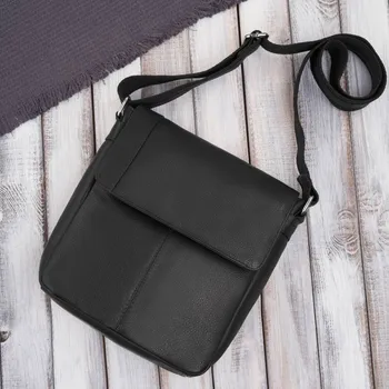 Paolo Peruzzi Klasická pánská taška přes rameno z pravé kůže Paolo Peruzzi; černá