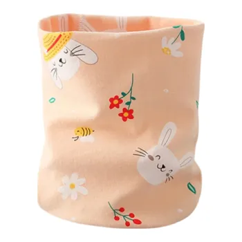 Šála Dětská bavlněná šála 46 x 21 cm Růžový límec s králíčky Měkký hřejivý doplněk pro holčičky Pohodlná zimní šálka z jemné bavlny s roztomilým motivem