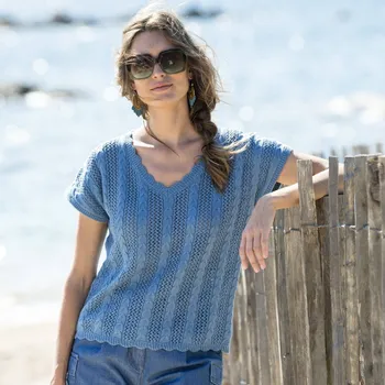 Dámská halenka Halenka s výstřihem do V, z ažurového úpletu modrá džínová 42/44