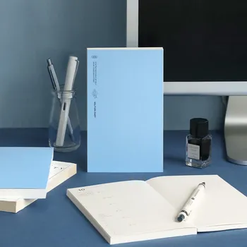 Diář Iconic diář pro plnící pera Solitude 2026, 01 světle modrý