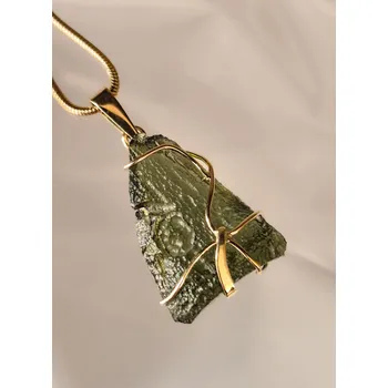 Přívěsek Vltavín Moldavite Zlatý přívěs s neopracovaným vltavínem P25 0122