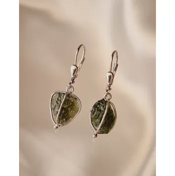 Náušnice Stříbrné visací náušnice s nebroušenými vltavíny P36 0020