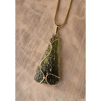 Přívěsek Vltavín Moldavite Zlatý přívěs s neopracovaným vltavínem P25 0128
