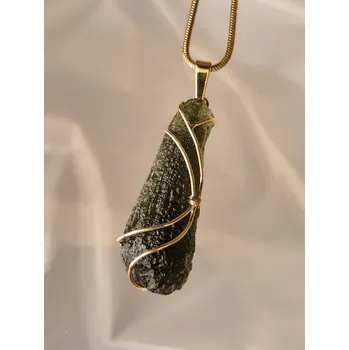 Přívěsek Vltavín Moldavite Zlatý přívěs s neopracovaným vltavínem P25 0129