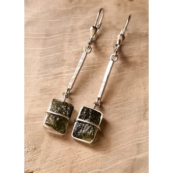 Náušnice Elegantní stříbrné náušnice s vltavíny P36 0043