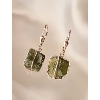 Náušnice Stříbrné visací náušnice s nebroušenými vltavíny P36 0014