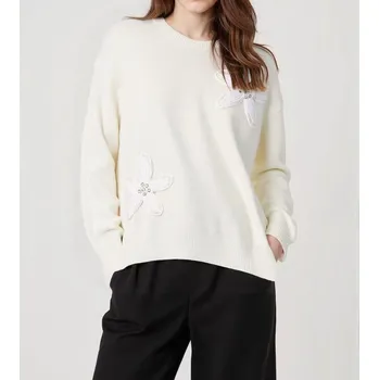 Dámský svetr Elegantní svetřík s květy NN86762 barva: bílá-smetanová