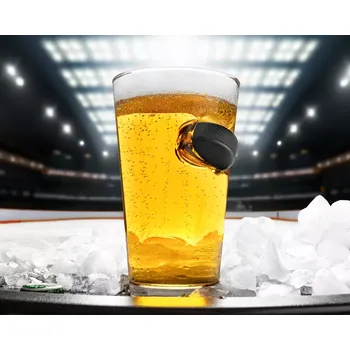 Sklenice s hokejovým pukem