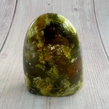 Opál zelený leštěný Madagaskar Freeform 30 cca 6 x 8,3 cm, 257 g