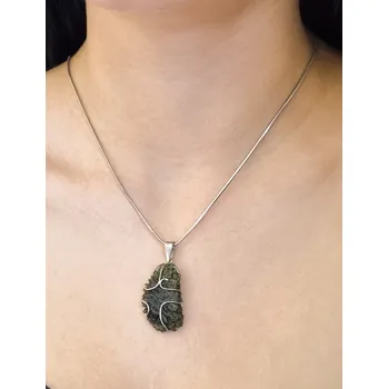 Přívěsek Stříbrný přívěsek s vltavínem P37 0138