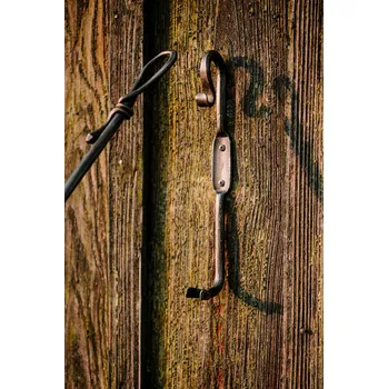 Pomůcka pro obuv a oblečení Kovaný držák na zeď