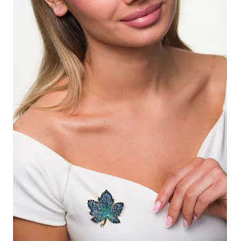 Brož Camerazar Elegantní brož ve tvaru javorového listu s krystaly, 2v1 – přívěsek a připínací špendlík