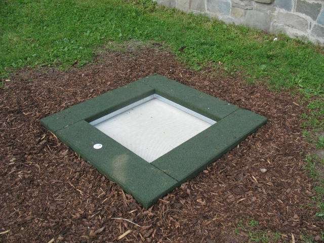 DHTČ - Skákací zařízení (trampolína) 150x150 cm zapuštěné do země