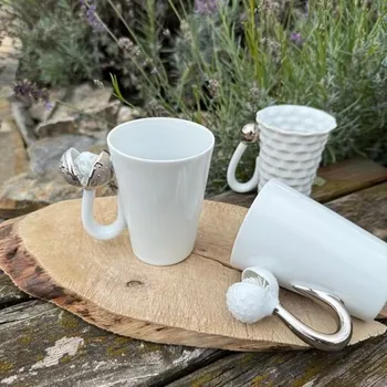 Stolování Porcelánový hrnek Květ, Radka Linhartová, různé motivy