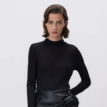 Dámské kraťasy Reserved - Kraťasová sukně z umělé kůže - černý - 369GF-99X - 369GF-99X-S