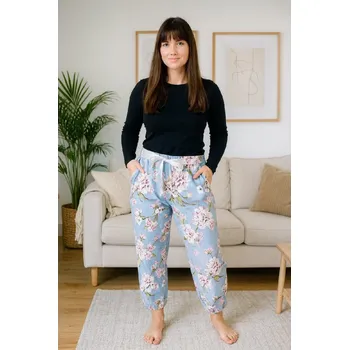 Dámské kalhoty Veselé dámské kalhoty, domácí kalhoty RM2 - sv. modrá s květy