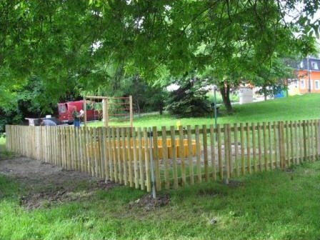 DH 8 - Oplocení nízké kolem dětských prvků