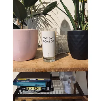 Svíčka IRONIC CANDLES - sójová svíčka STAY SAFE DON´T DIE Velikost svíčky / Size: Střední / Medium, Barva a vůně / Color and scent: Neon žlutá - LITSEA CUBEBA (citrusová)