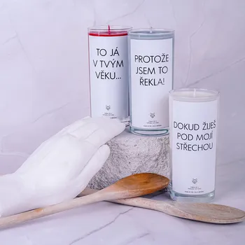 Svíčka IRONIC CANDLES -PROTOŽE JSEM TO ŘEKLA! Velikost svíčky / Size: Střední / Medium, Barva a vůně / Color and scent: Neon žlutá - LITSEA CUBEBA (citrusová)