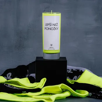 Svíčka IRONIC CANDLES - LEPŠÍ NEŽ PONOŽKY Velikost svíčky / Size: Střední / Medium, Barva a vůně / Color and scent: Žlutá - SUPERFRUIT (mango, mučenka, papája)